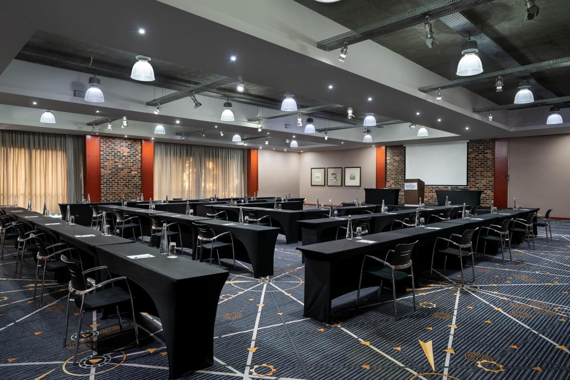 Protea Hotel By Marriott O R Tambo Airport Kempton Park Ngoại thất bức ảnh